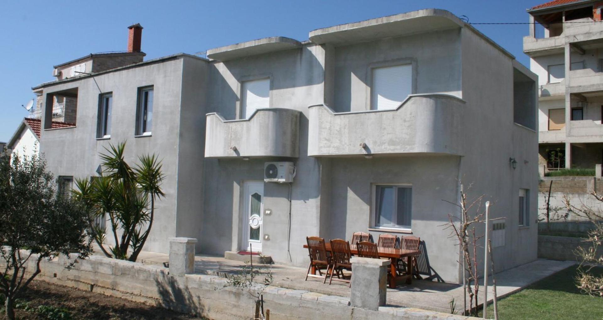 Ivica Apartment *